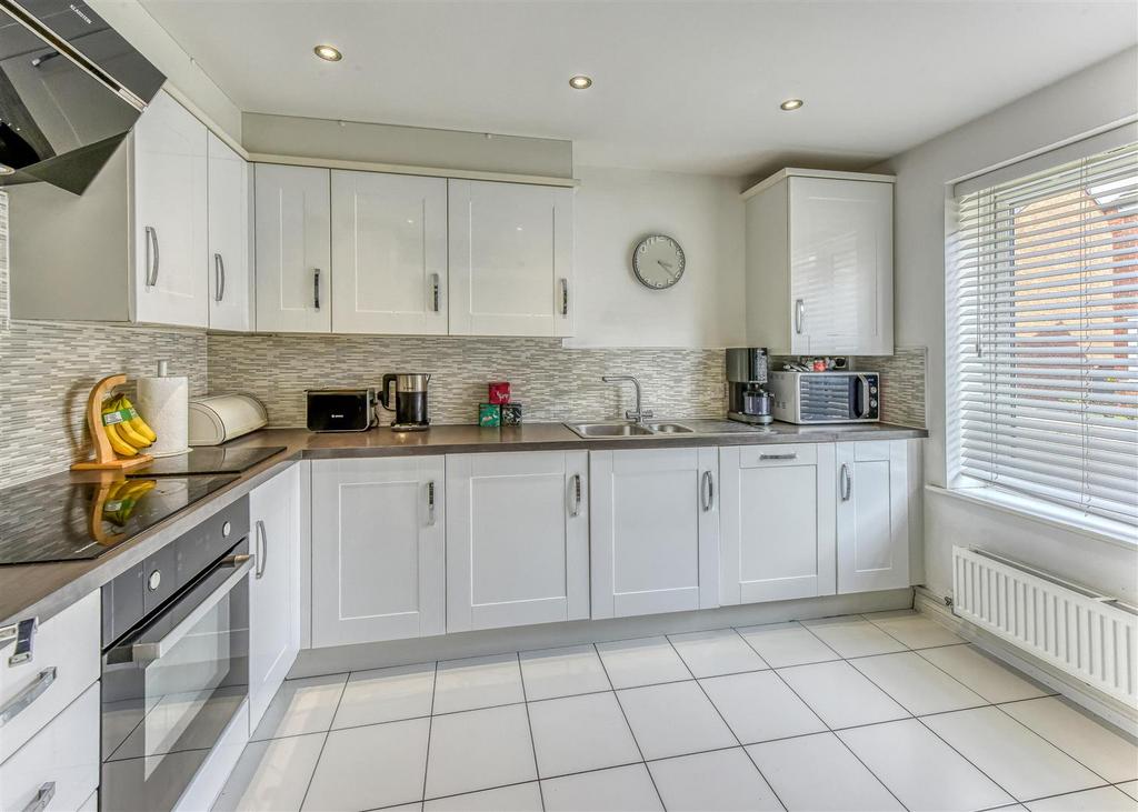 7 Taper Close-Kitchen.jpg