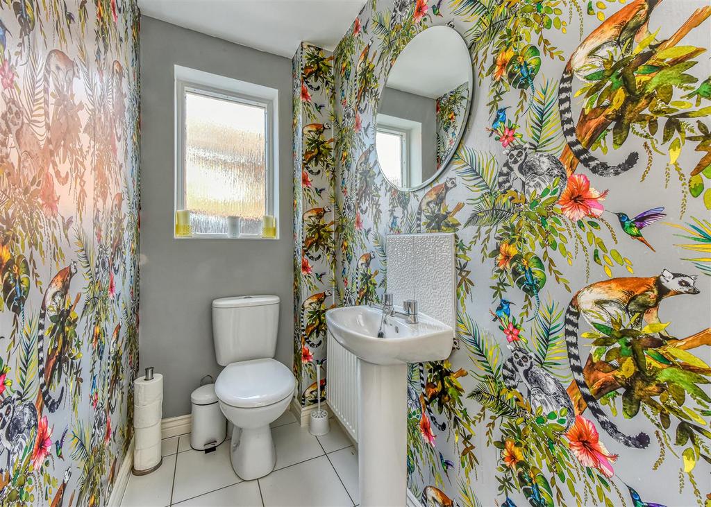 7 Taper Close-Cloakroom.jpg