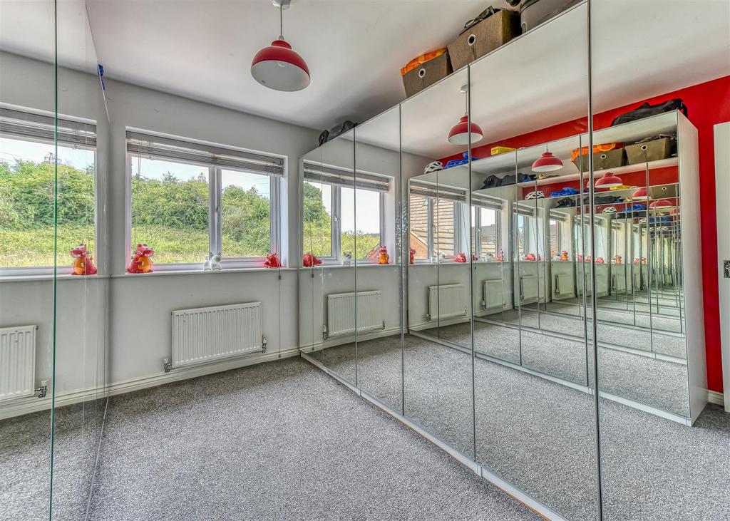 7 Taper Close-Bedroom 2.jpg