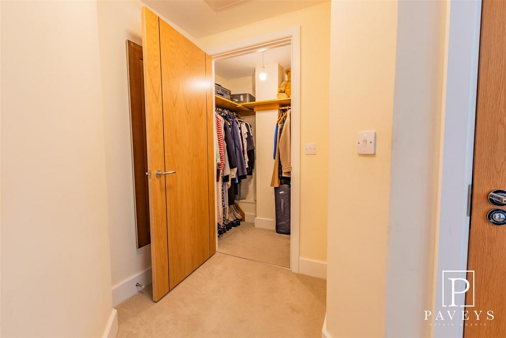 Ensuite to master bedroom