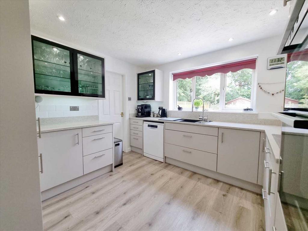 Kitchen: