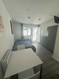 Studio to rent, Anson Road