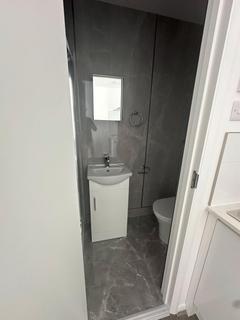Studio to rent, Anson Road