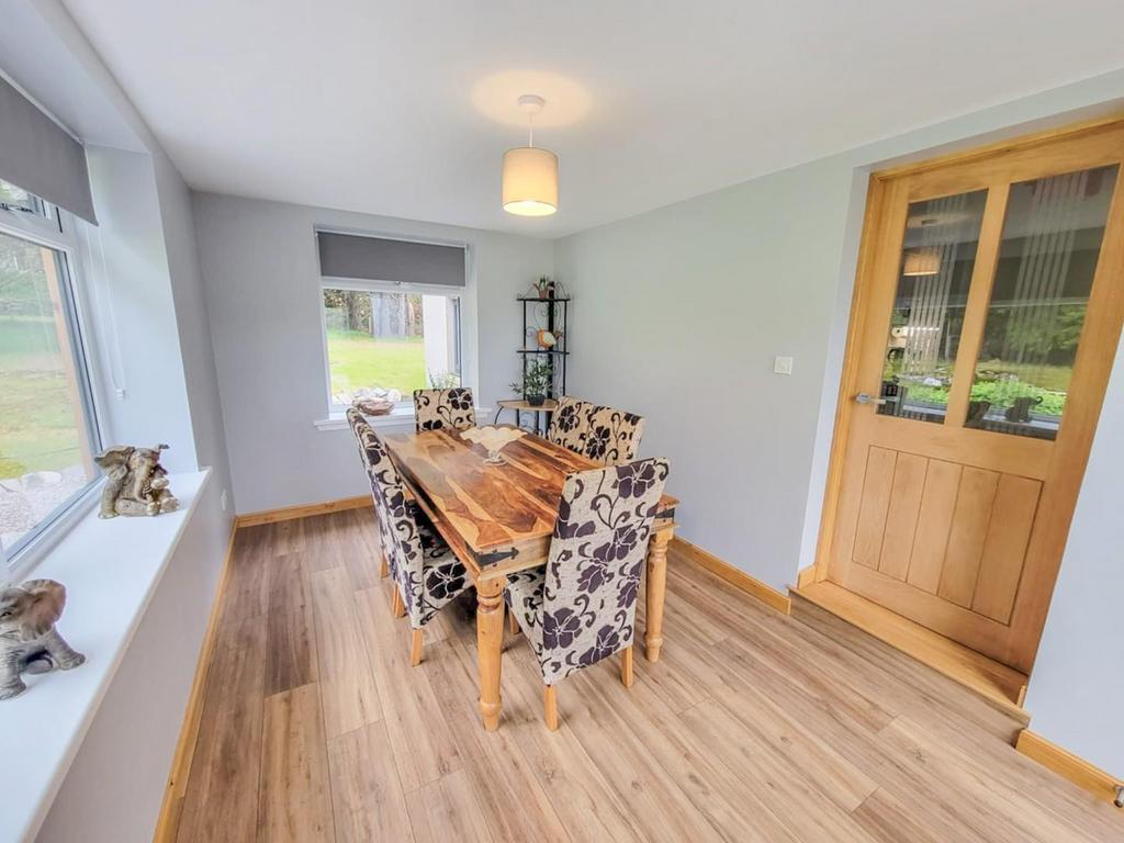 DINING ROOM.jpg