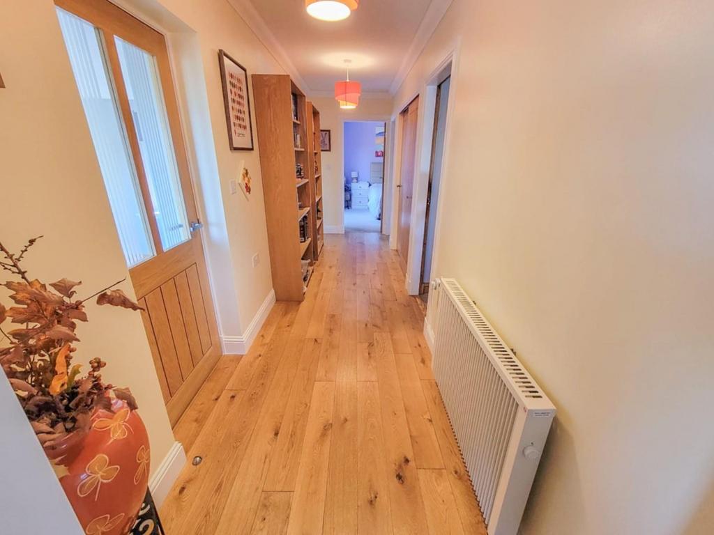 HALLWAY.jpg