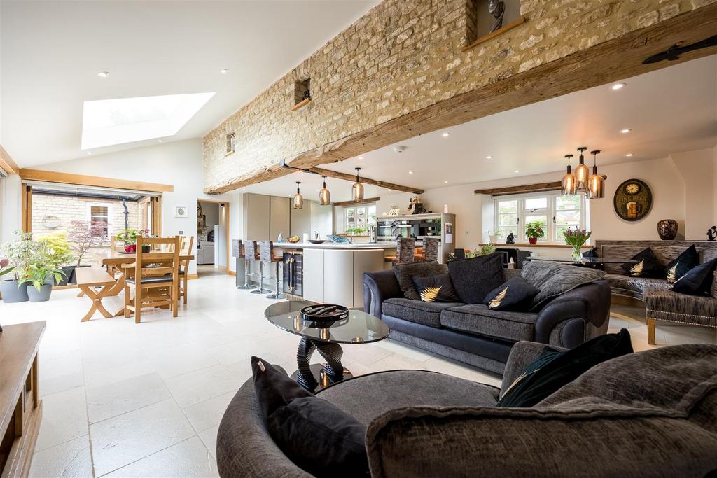 Blend of modern &amp; traditional