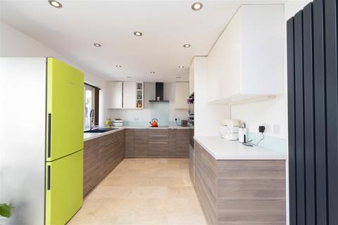 4 bedroom semi-detached house for sale, Long Bank, Gateshead