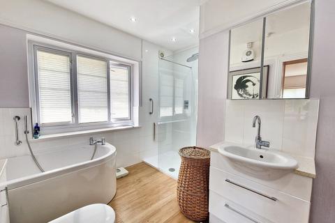 Yew Tree House Allington Park, Bridport, DT6 5DD