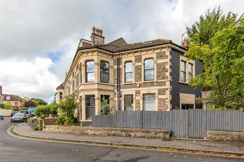 5 bedroom semi-detached house for sale