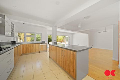 4 bedroom semi-detached house for sale, Pettits Lane, Romford RM1