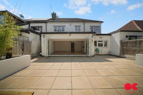 4 bedroom semi-detached house for sale, Pettits Lane, Romford RM1