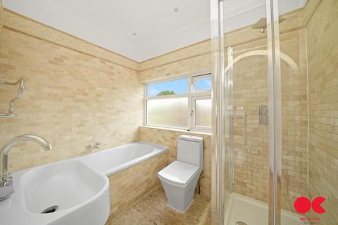 116 Pettits Lane, Romford, RM1 4EJ