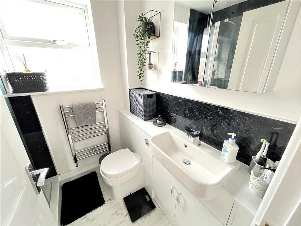Bath/Shower Room
