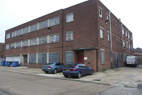Warehouse to rent, 13A Bridge Clos Romford RM7 0AU