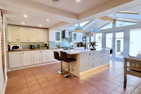 4 bedroom detached house for sale, Fir Tree Hill, SP6 3AY