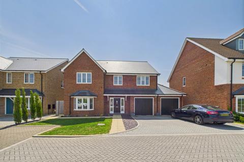 3 Coxon Close, Haddenham, Aylesbury, HP17 8DE