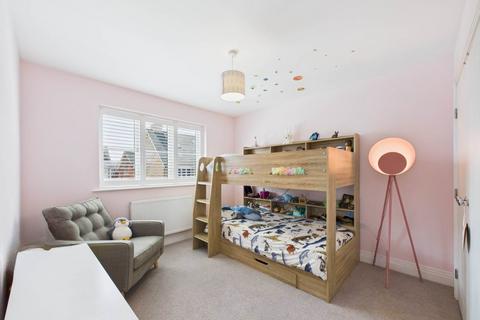 3 Coxon Close, Haddenham, Aylesbury, HP17 8DE