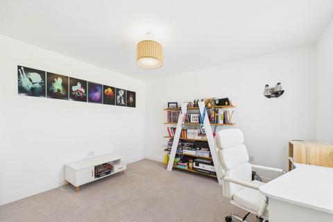 3 Coxon Close, Haddenham, Aylesbury, HP17 8DE