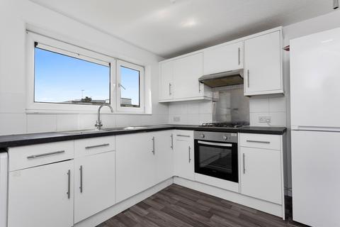 4 bedroom flat to rent, Highbrook Close, Brighton, BN2