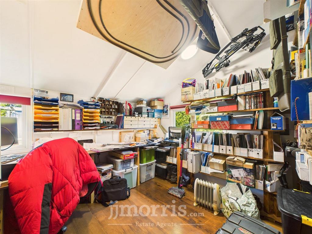 Bedroom 2/Office
