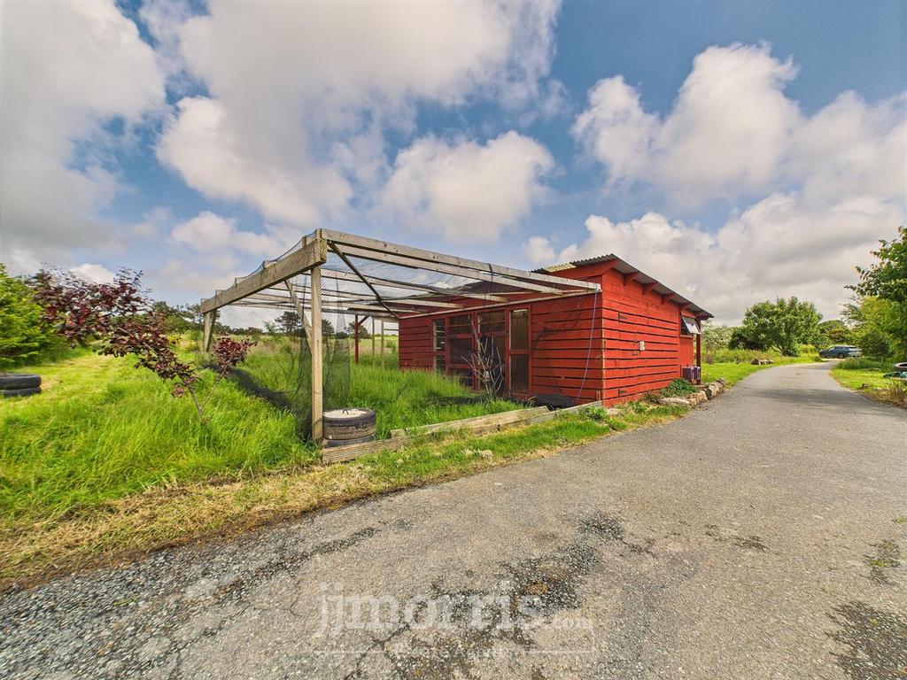 Chicken Shed with Run