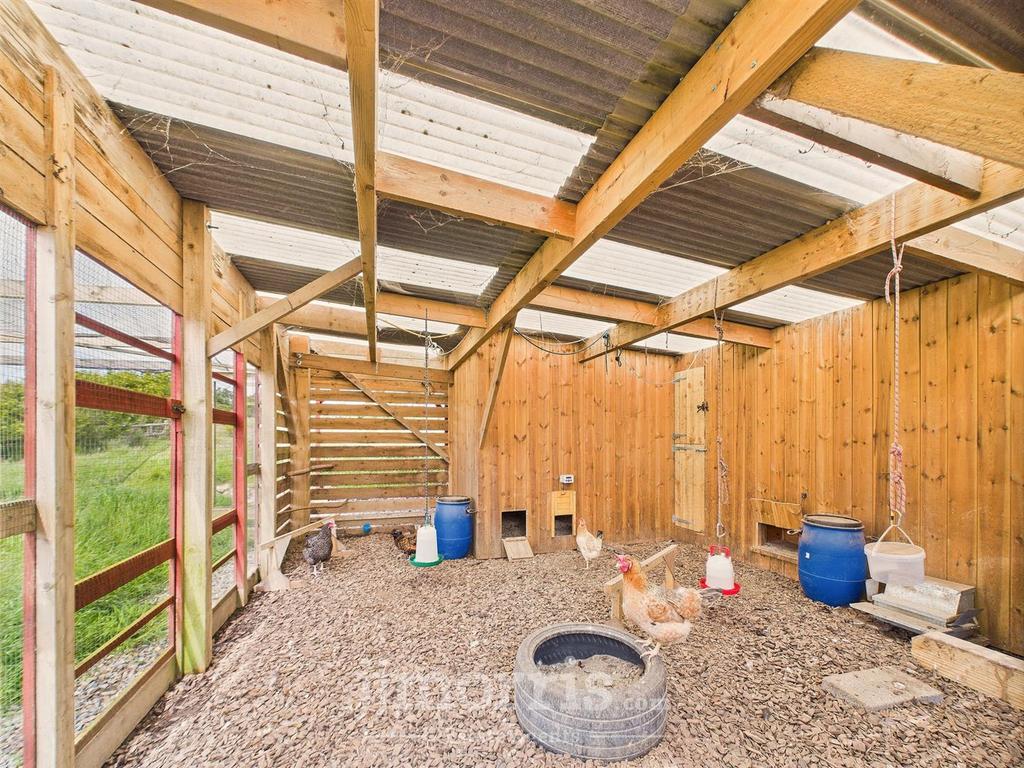 Chicken Shed with Run