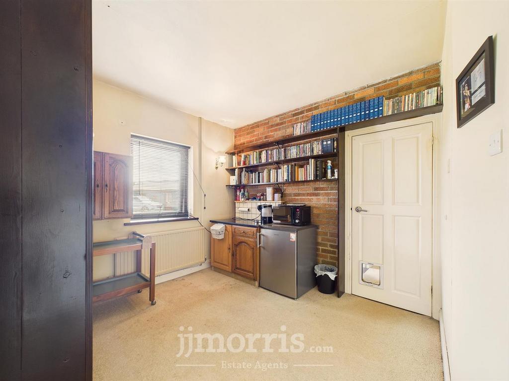 CAM02122 G0-PR0327-STILL005.jpg