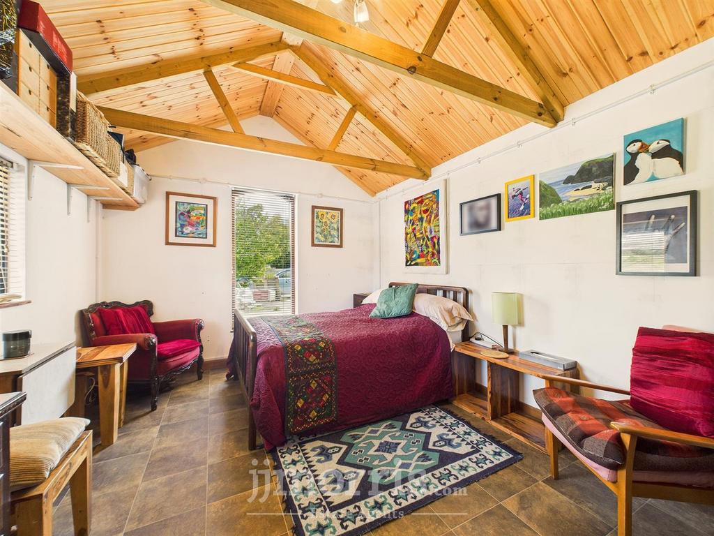 Bed/Sitting Room