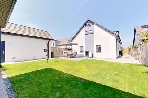 10 Davidson Place, Dyke, Forres, IV36 2AE
