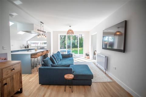 6 Bramhall Close, Milnrow, Rochdale, OL16 4BX