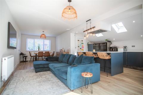 6 Bramhall Close, Milnrow, Rochdale, OL16 4BX