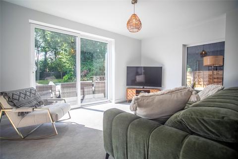 6 Bramhall Close, Milnrow, Rochdale, OL16 4BX