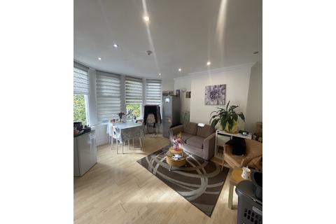 5 bedroom flat to rent, Marlborough Road,