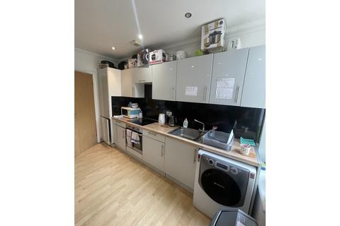 5 bedroom flat to rent, Marlborough Road,