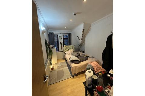 5 bedroom flat to rent, Marlborough Road,