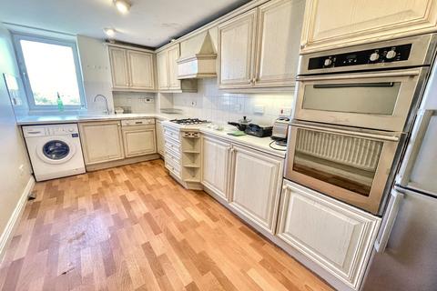 3 bedroom flat for sale, East Cliff