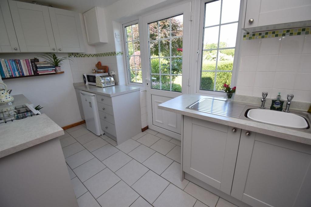 Kitchen (2).JPG
