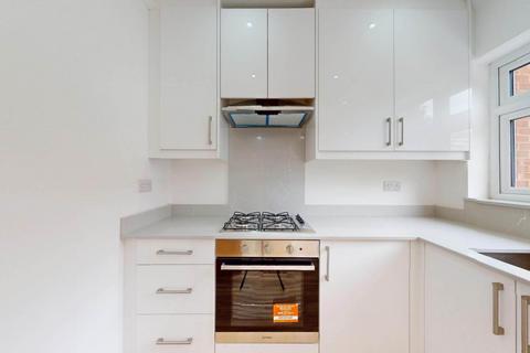 3 bedroom terraced house to rent, Alderwick Drive, Hounslow, TW3 1SF