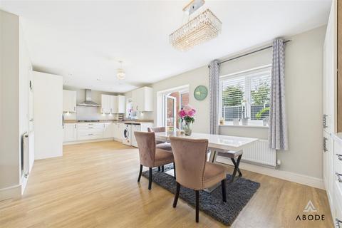 95 Ivinson Way, Bramshall, Uttoxeter, ST14 5EQ