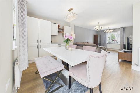 95 Ivinson Way, Bramshall, Uttoxeter, ST14 5EQ