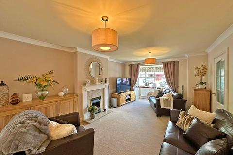 33 Hellier Drive, Wombourne, Wolverhampton, WV5 8AH