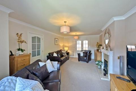 33 Hellier Drive, Wombourne, Wolverhampton, WV5 8AH