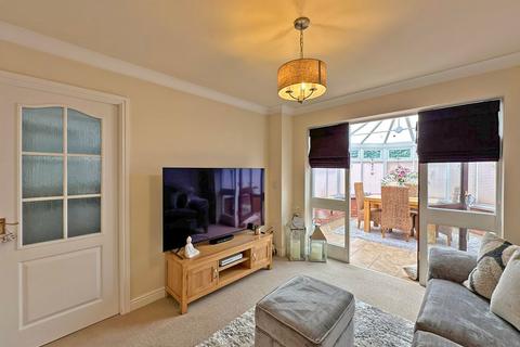 33 Hellier Drive, Wombourne, Wolverhampton, WV5 8AH