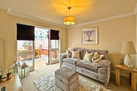 33 Hellier Drive, Wombourne, Wolverhampton, WV5 8AH