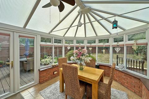 33 Hellier Drive, Wombourne, Wolverhampton, WV5 8AH