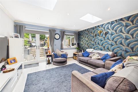 16 Brookside Walk, Tadley, RG26 3RN