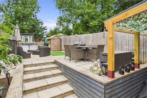 16 Brookside Walk, Tadley, RG26 3RN