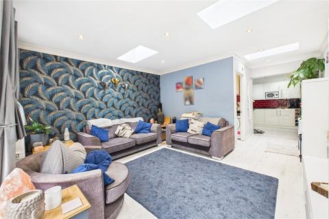 16 Brookside Walk, Tadley, RG26 3RN