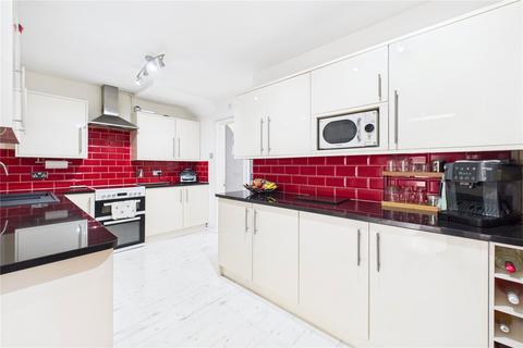 16 Brookside Walk, Tadley, RG26 3RN