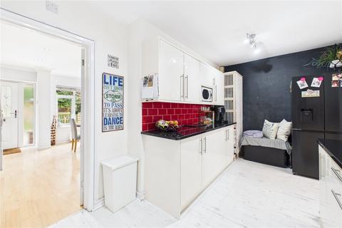 16 Brookside Walk, Tadley, RG26 3RN